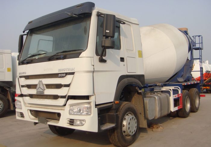 HOWO 10 cbm cement mixer truck for sale in Africa