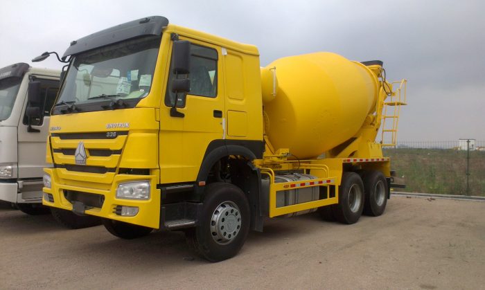 HOWO 10 cbm cement mixer truck for sale in Africa