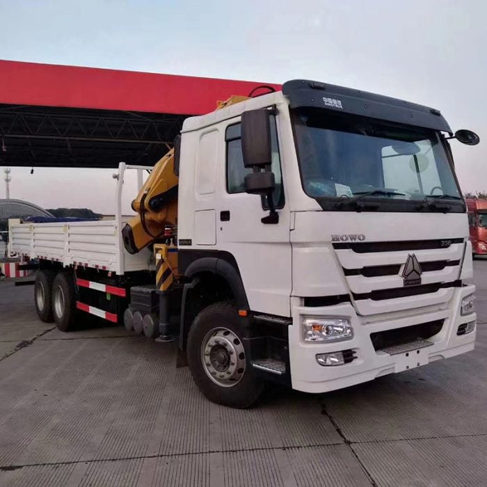 Customized HOWO cargo truck mounted crane price in China